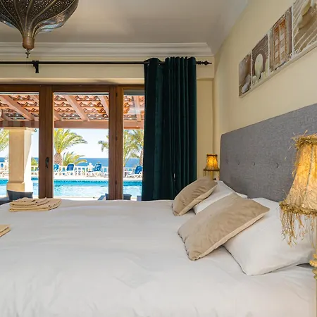 Villa Stunning Carichel Blanc *